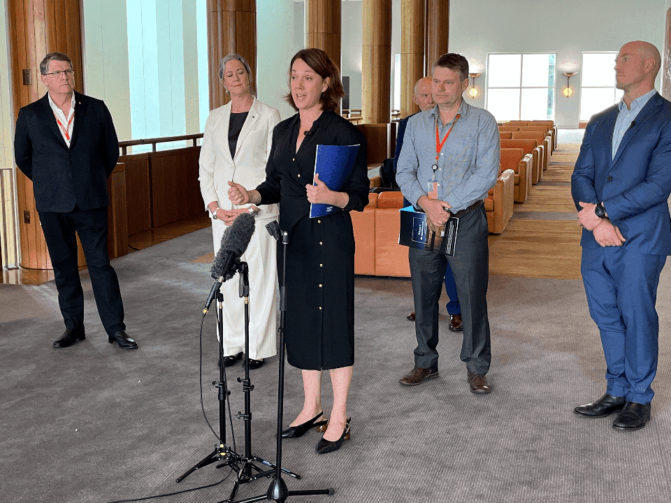 Independents’ warning on resources: don’t repeat mistakes of gas exports to Japan