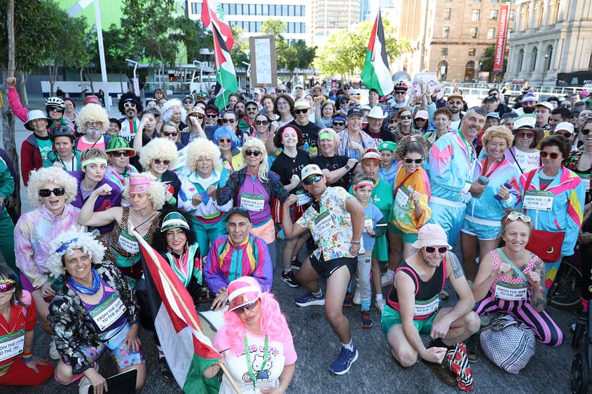 Hundreds attend Kath & Kim-themed pro-Palestine fun run protesting Queensland hate speech laws