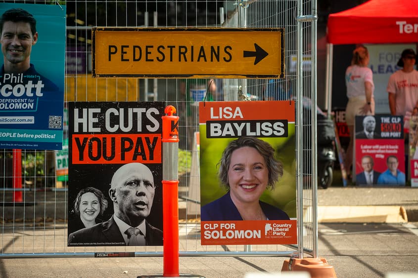 NSW parliamentary committee recommends exclusion zone to curb election signage 'arms race'