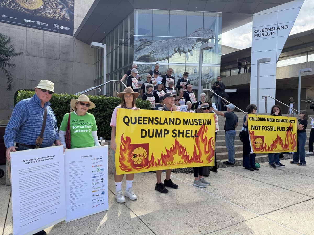 Greens push for Senate inquiry as pressure mounts on Queensland Museum over fossil fuel ties